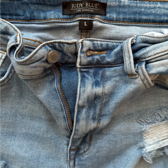 Judy Blue Medium Wash Denim Shorts - Picture 3 of 3